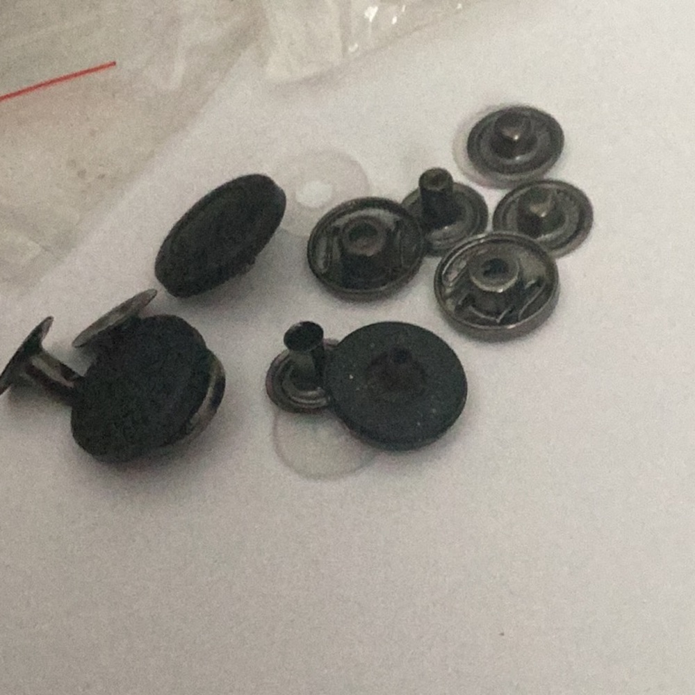 Buttons and snaps . - Picture 3 of 5